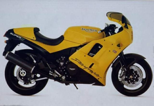 Triumph Daytona 900 94.jpg